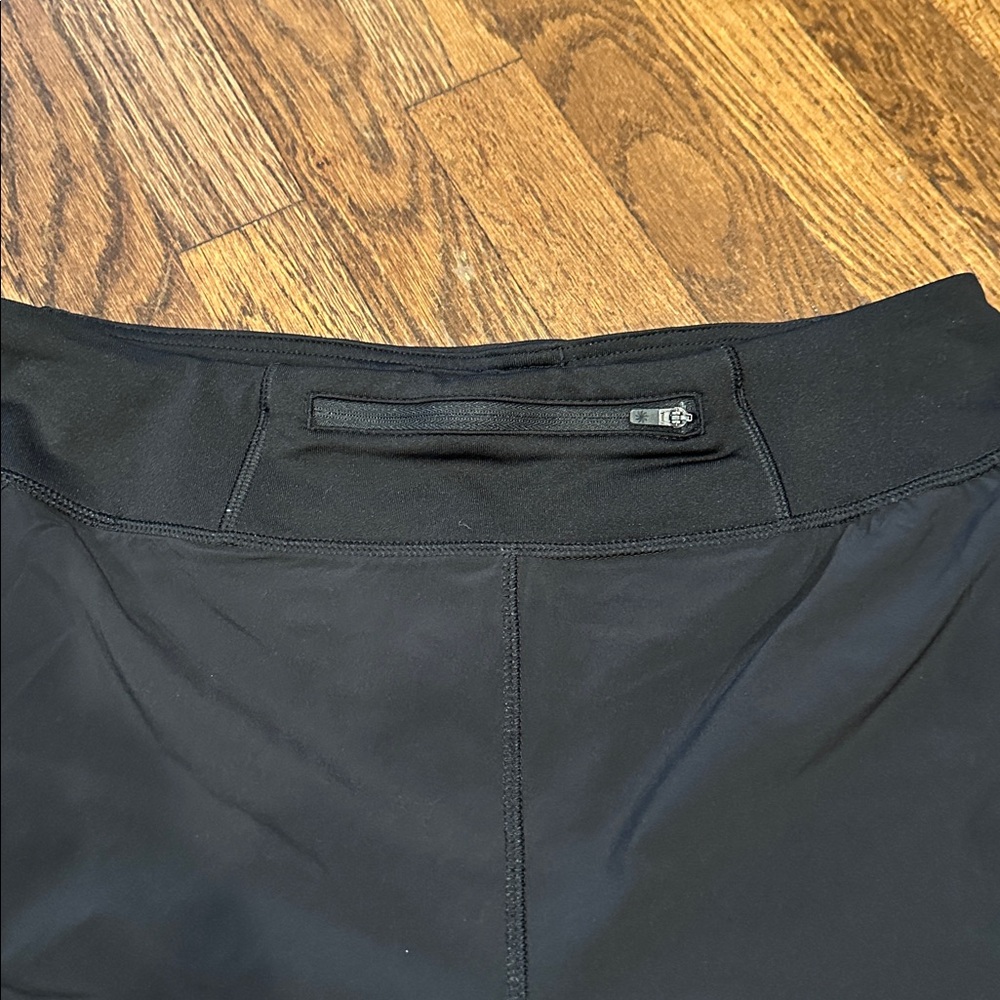 Athleta Mid Rise Run Short - Picture 5 of 9